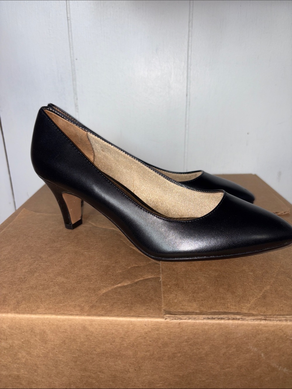 Life stride Black Leather Mid-Heel Pumps - Women's size 7.5W